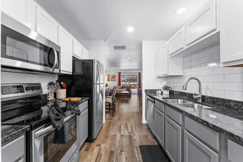 Ashley's Charming Chalet House in Branson