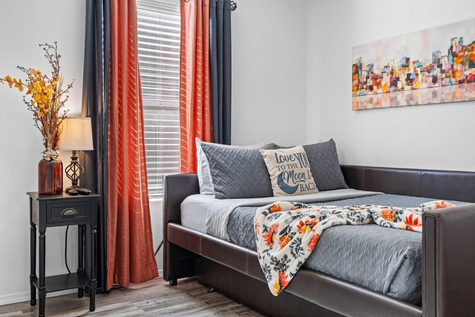 Ashley's Charming Chalet House in Branson