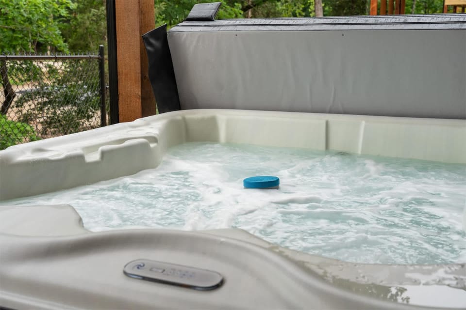Cozy Creekside Stay for 8 House in Ridgedale