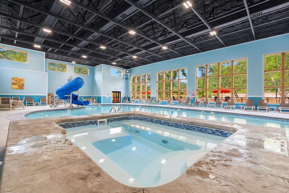 Cozy Creekside Stay for 8 House in Ridgedale