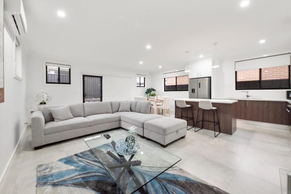 TV and multimedia, Living room, Seating area, Dining area, stove