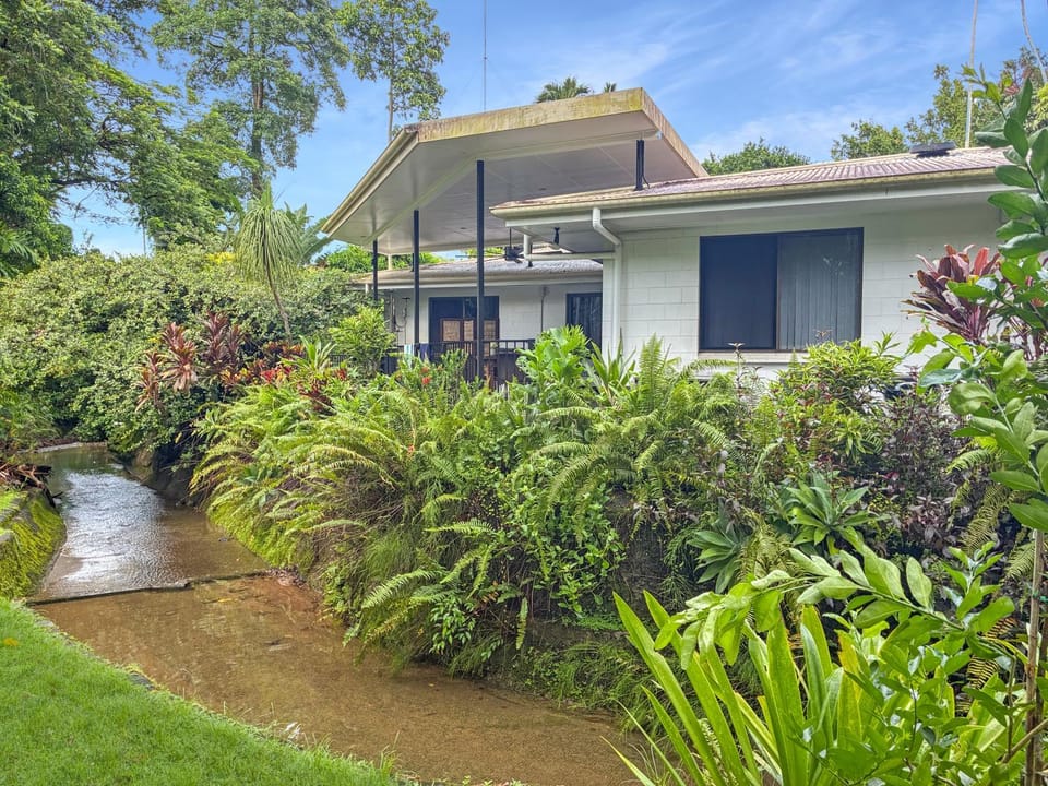 Private Rainforest Home, Close to Cafe's & Restaurants House in Cairns