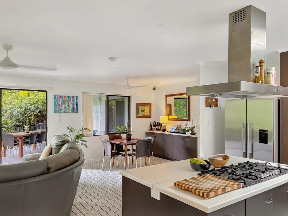 Private Rainforest Home, Close to Cafe's & Restaurants House in Cairns