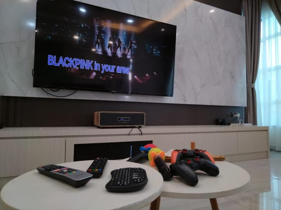 Communal lounge/ TV room, Karaoke