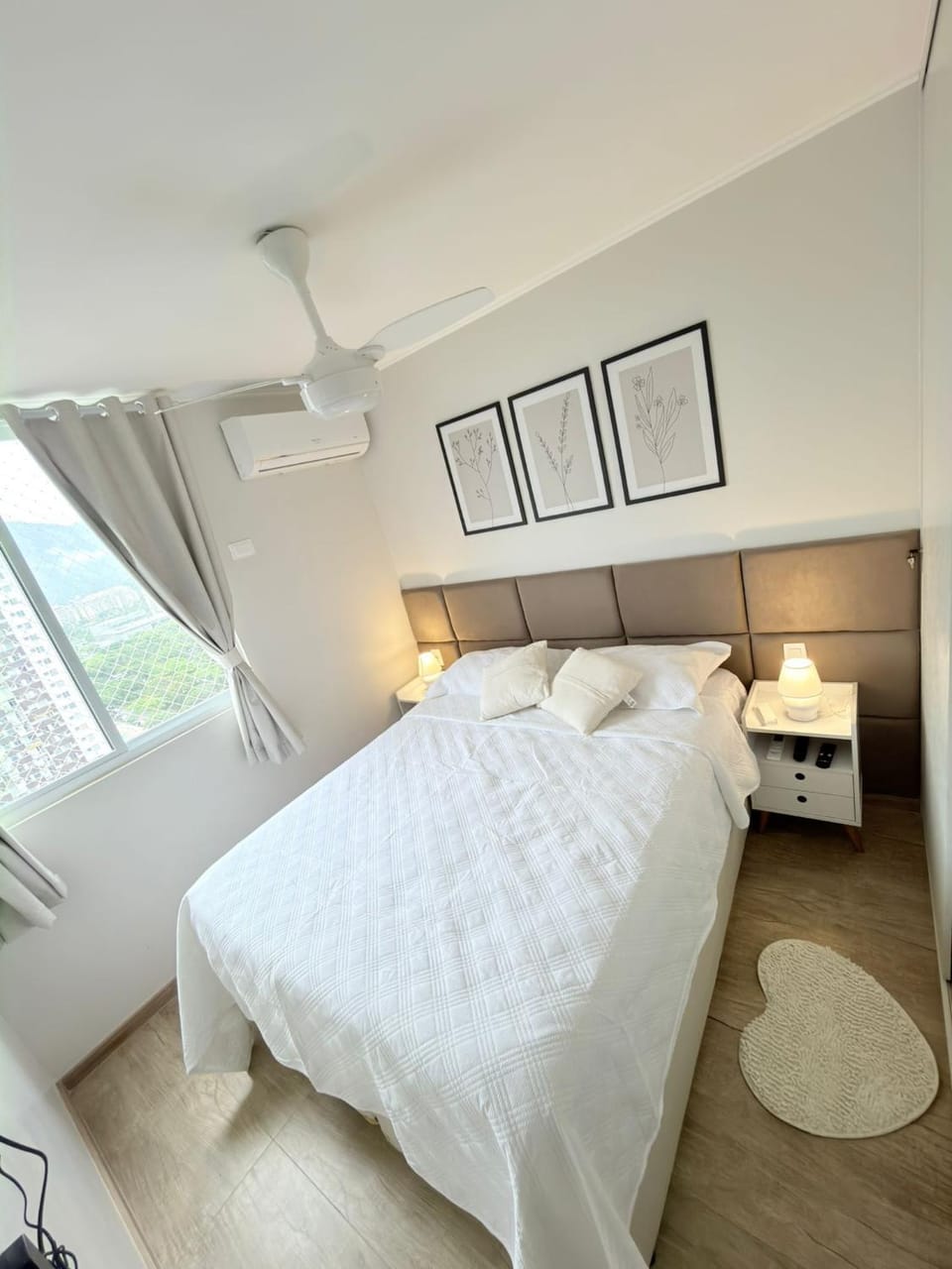 Property building, Bed, Photo of the whole room, Bedroom, air conditioner