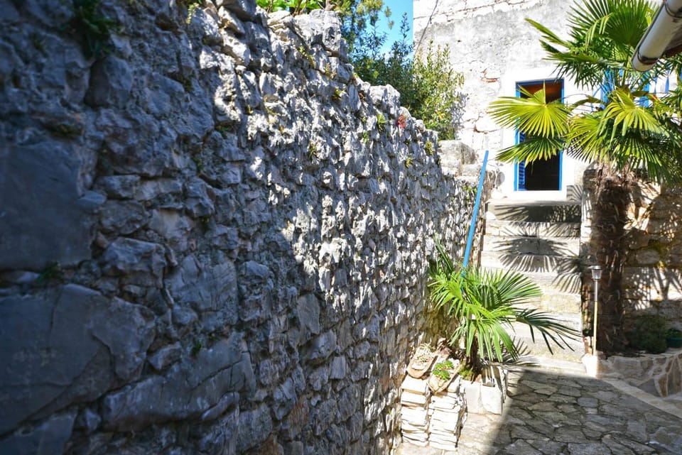 Location, children, Family