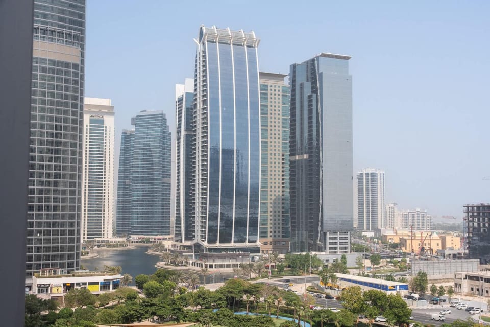 Free housekeeping visits during your stay - StayShort - Modern JLT Apartment with City Views Sleeps 4 Apartment in Dubai