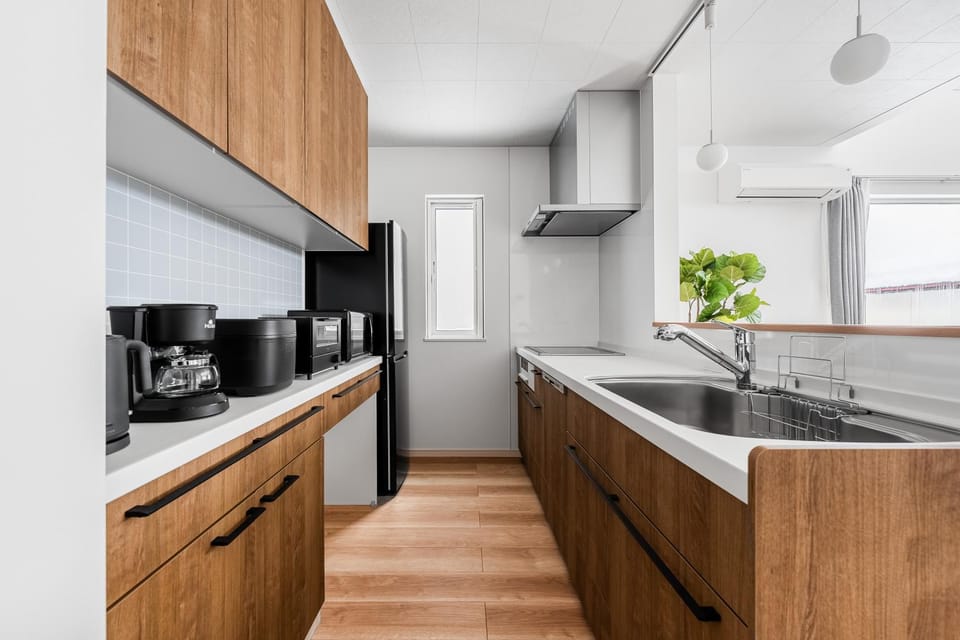 Coffee/tea facilities, microwave, stove, toaster, kitchen