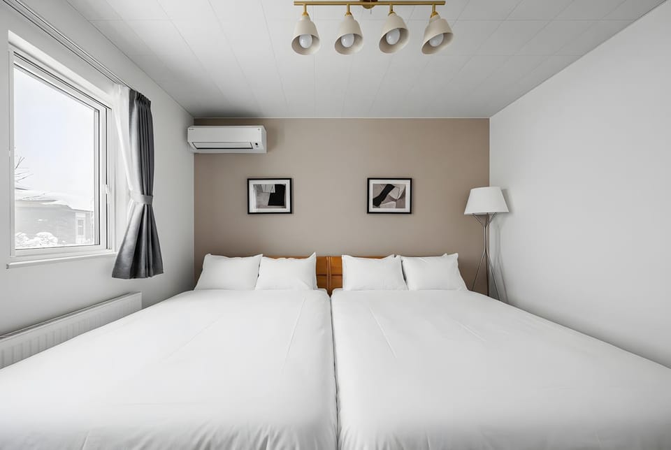 Bed, Bedroom, air conditioner