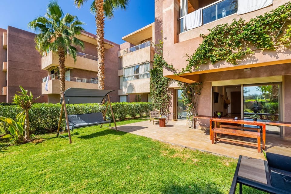 Property building, Patio, Spring, Day, Natural landscape, Garden, View (from property/room), Balcony/Terrace, Garden view