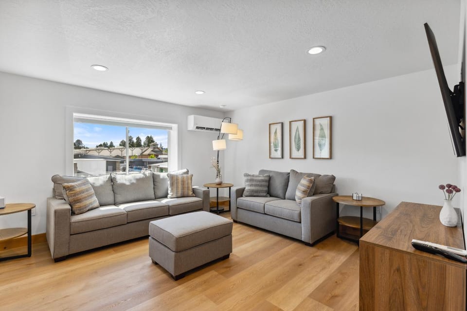 Downtown Loft Retreat next to Payette Lake, Ice Cream Alley, and all things McCall House in McCall