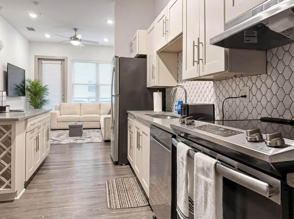 Stunning Lake Views | DART Train | Gym & Pool Apartment in Irving
