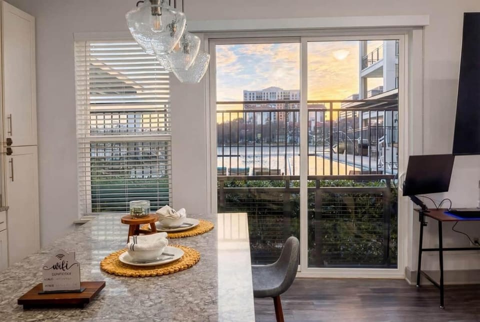 Gorgeous Luxury Lake View Suite | Gym & Pool Apartment in Irving