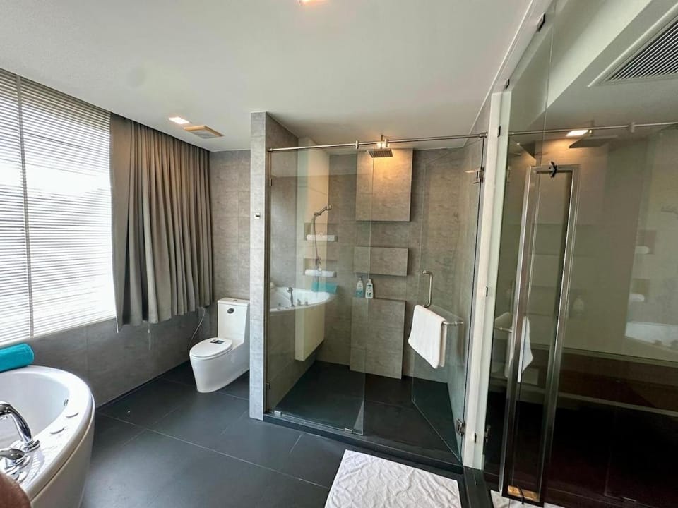Fancy Beachfront Condominium Apartment in Pattaya City