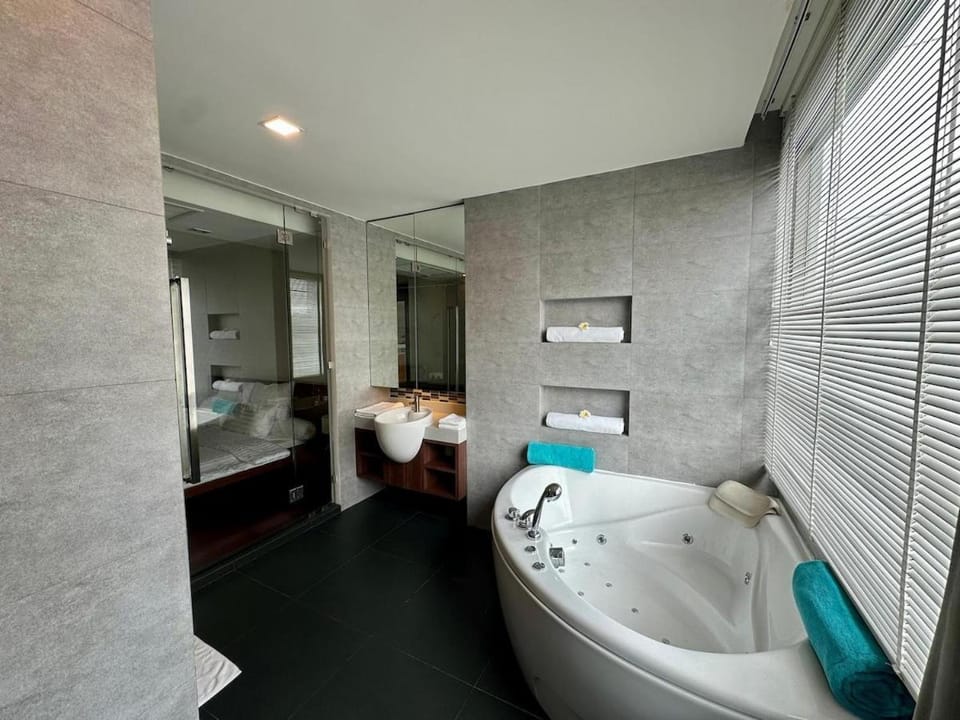Fancy Beachfront Condominium Apartment in Pattaya City