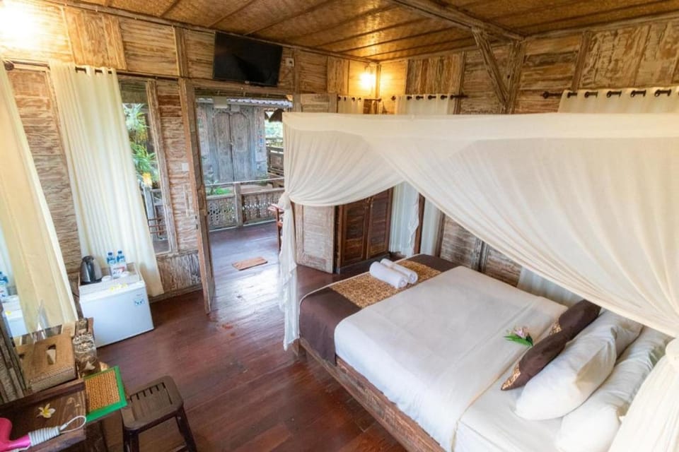 Wooden Bungalow - 10 minute from Ubud Center Bed and Breakfast in Ubud