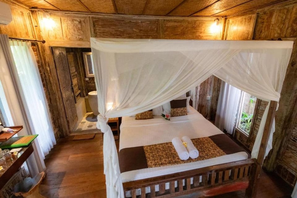 Wooden Bungalow - 10 minute from Ubud Center Bed and Breakfast in Ubud