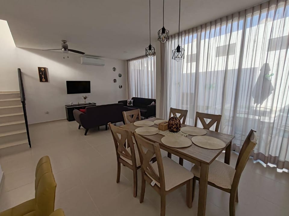 Living room, Dining area