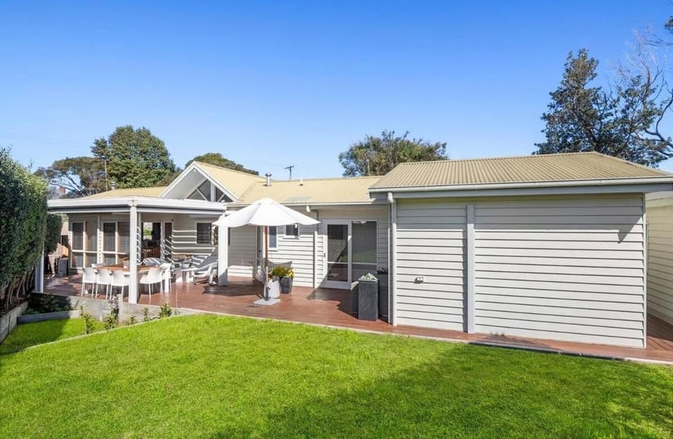 Sorrento Breeze 2pm check out for bookings in March House in Melbourne Road