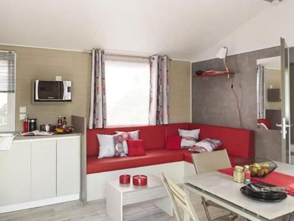 Mobil home avec terrasse - 4 pers. - API-1-52-1962 Campground/ 
RV Resort in Brittany