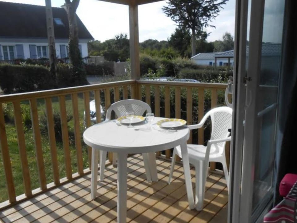 Mobil home avec terrasse - 4 pers. - API-1-52-1961 Campground/ 
RV Resort in Brittany