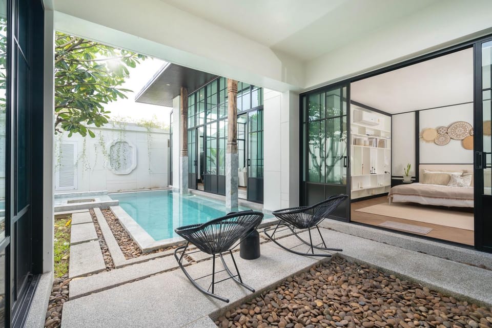 Seating area, Swimming pool