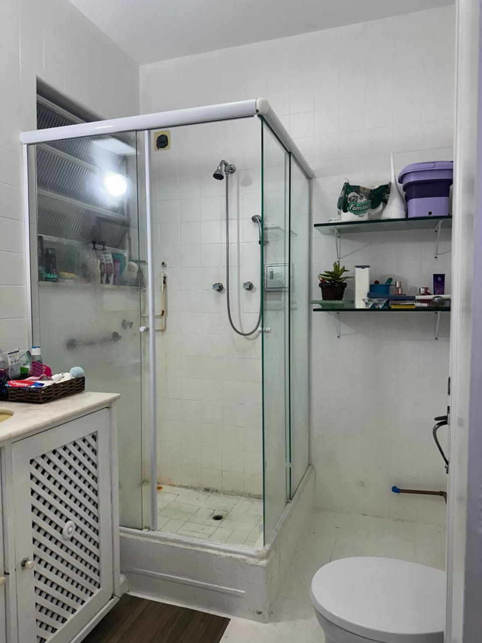 Copacabana, Beautiful Room with a Private Balcony, Bathroom and Beach view Apartment in Rio de Janeiro