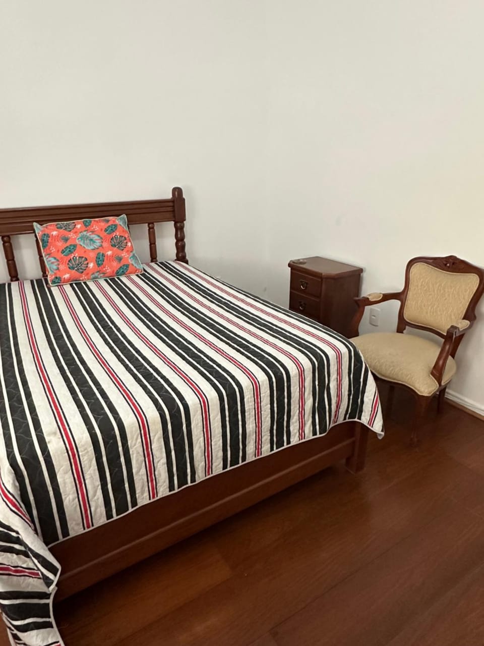 Copacabana, Beautiful Room with a Private Balcony, Bathroom and Beach view Apartment in Rio de Janeiro