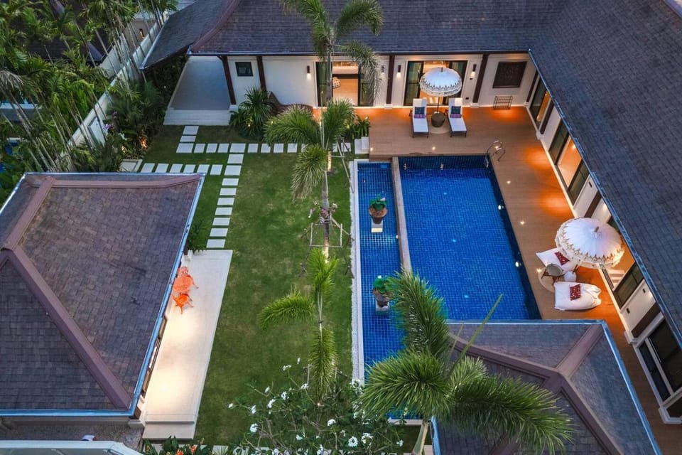 Property building, Patio, Garden, Garden view, Pool view, Swimming pool, sunbed