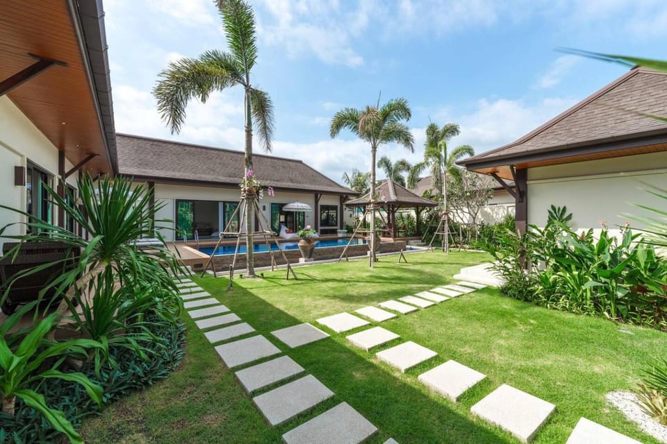 Property building, Garden, Pool view, Swimming pool