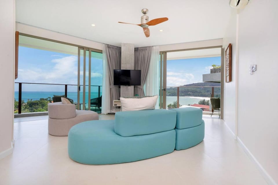 Natural landscape, TV and multimedia, Living room, Seating area, Sea view