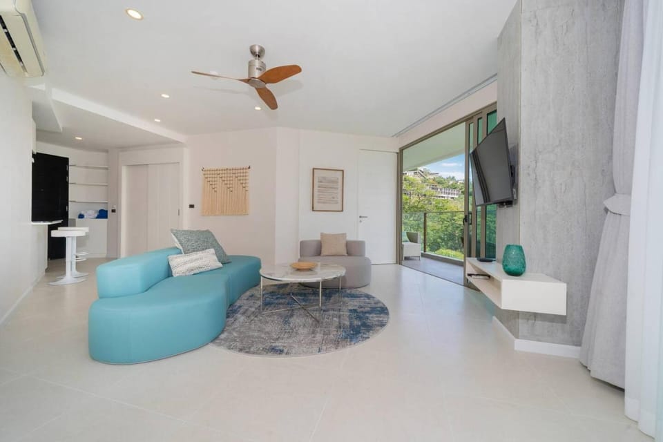 TV and multimedia, Living room, Seating area, air conditioner
