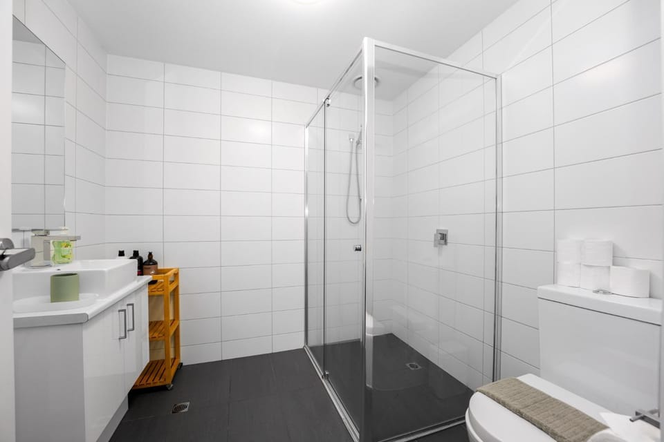 Two Bedroom Retreat Opposite Victoria Park Apartment in Abbotsford