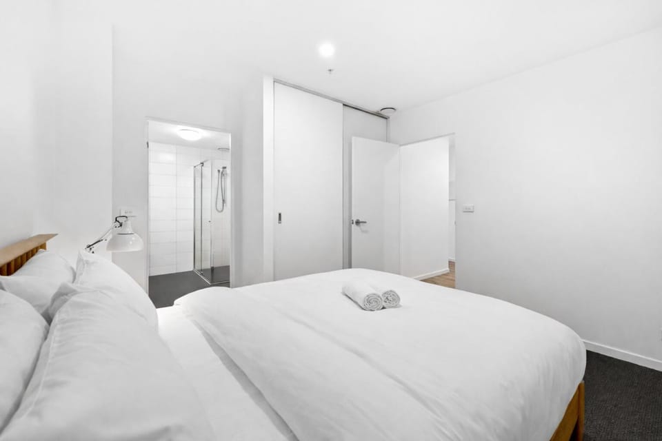 Two Bedroom Retreat Opposite Victoria Park Apartment in Abbotsford