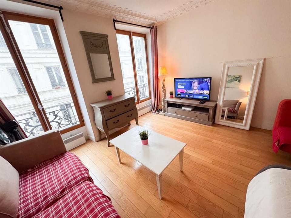 2 Charming flat in Heart of Paris near Louvre&Metro Apartment in Paris
