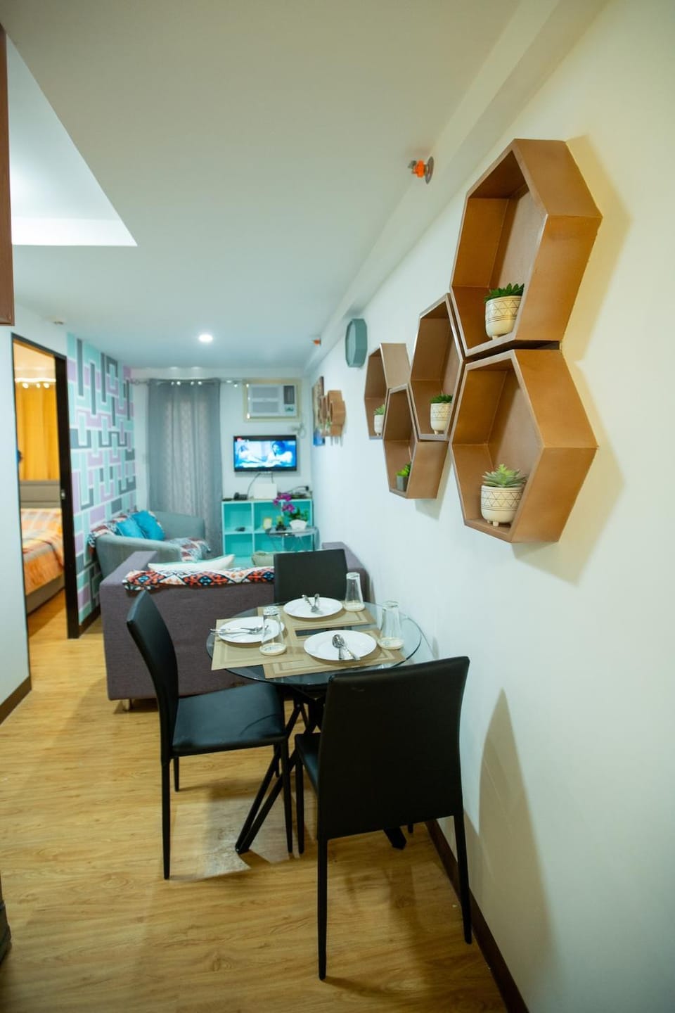 10 Min to Airport 1-Bedroom Pool Business Ready Apartment hotel in Davao City