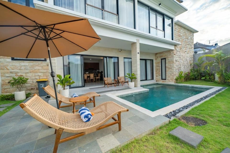 Villa Nia Gray 1 Seminyak Villa in Kuta