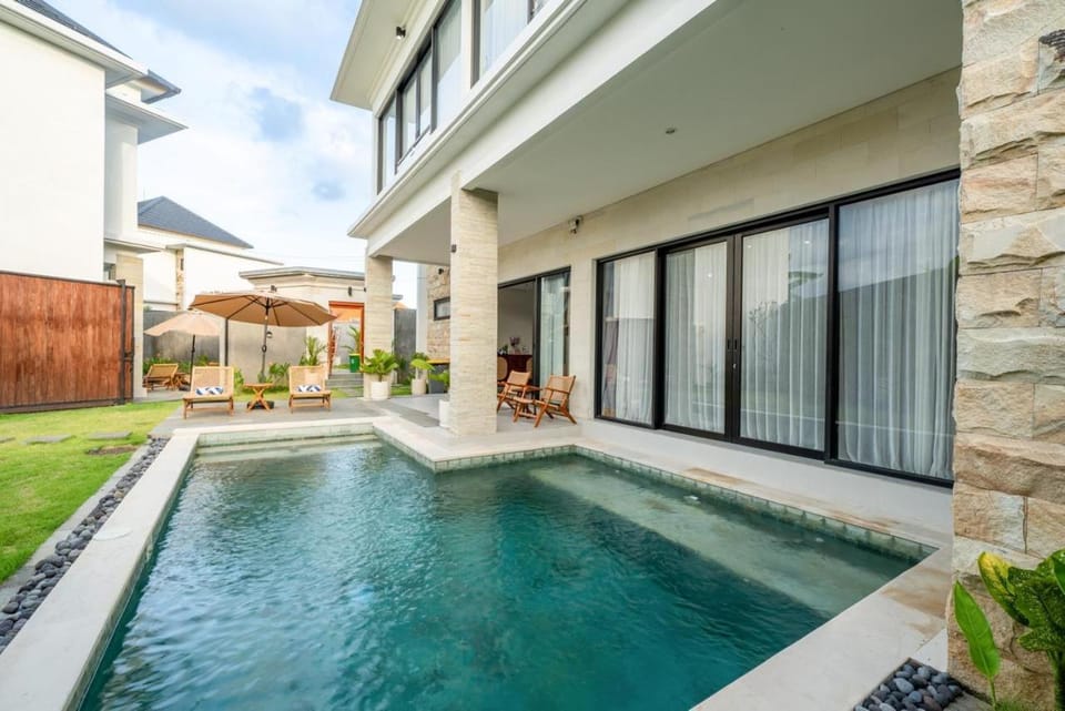 Villa Nia Gray 1 Seminyak Villa in Kuta