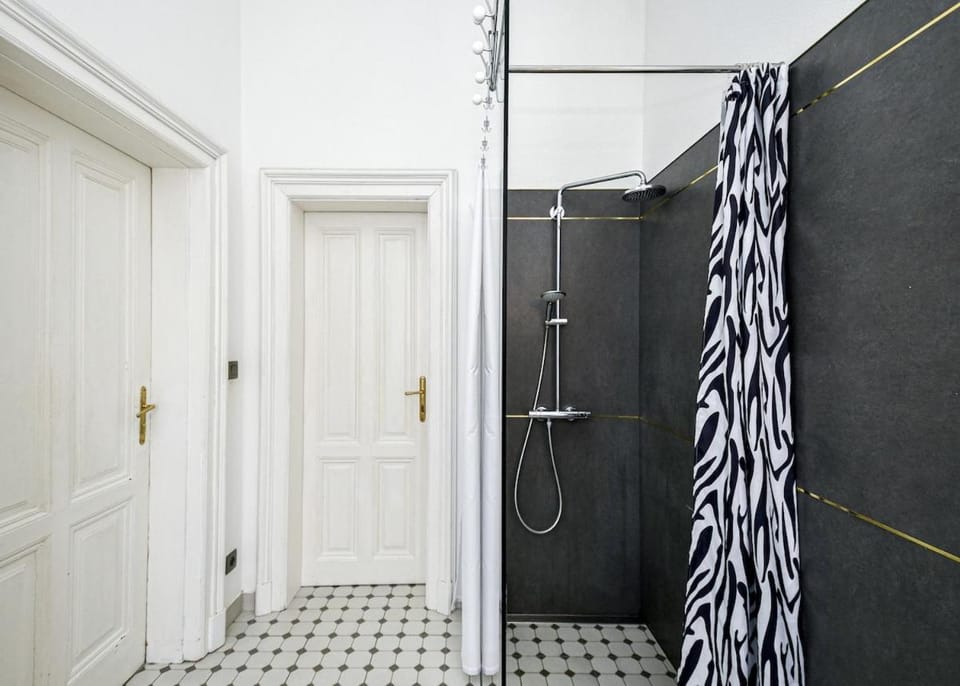 Stylish old town 2 bedroom apt new Presidential castle Apartment in Bratislava