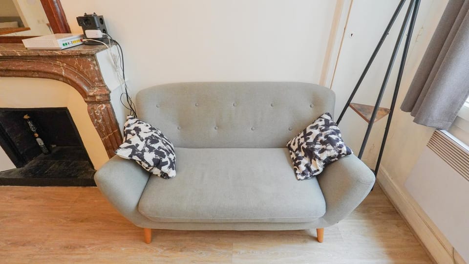 7 Historic Marais Studio near Bastille & metro Apartment in Paris