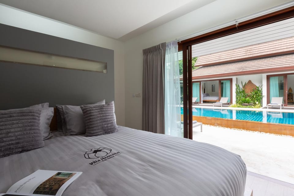 Bedroom, Pool view