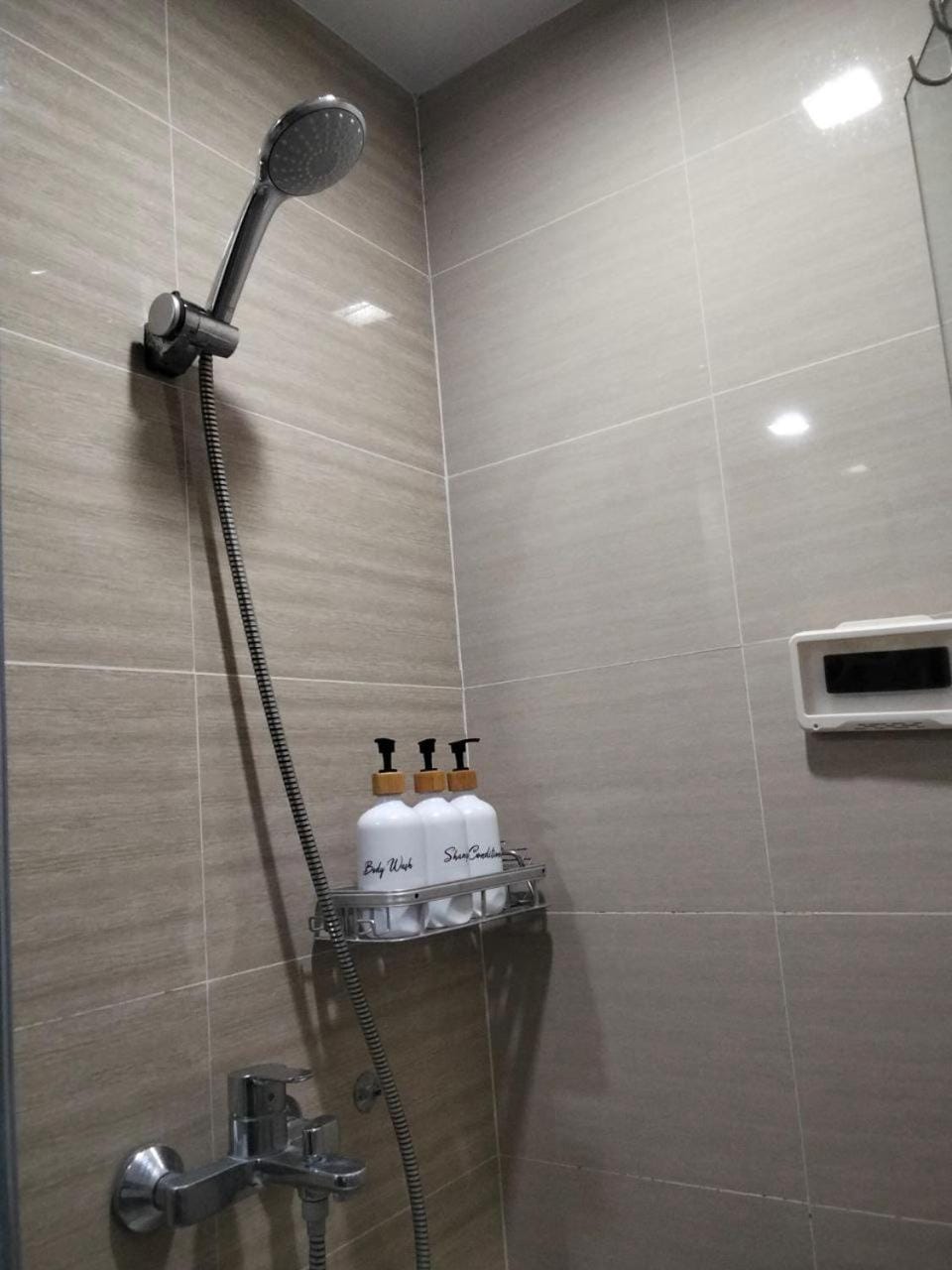 Cluster 4 5D Bed and Breakfast in Pasay