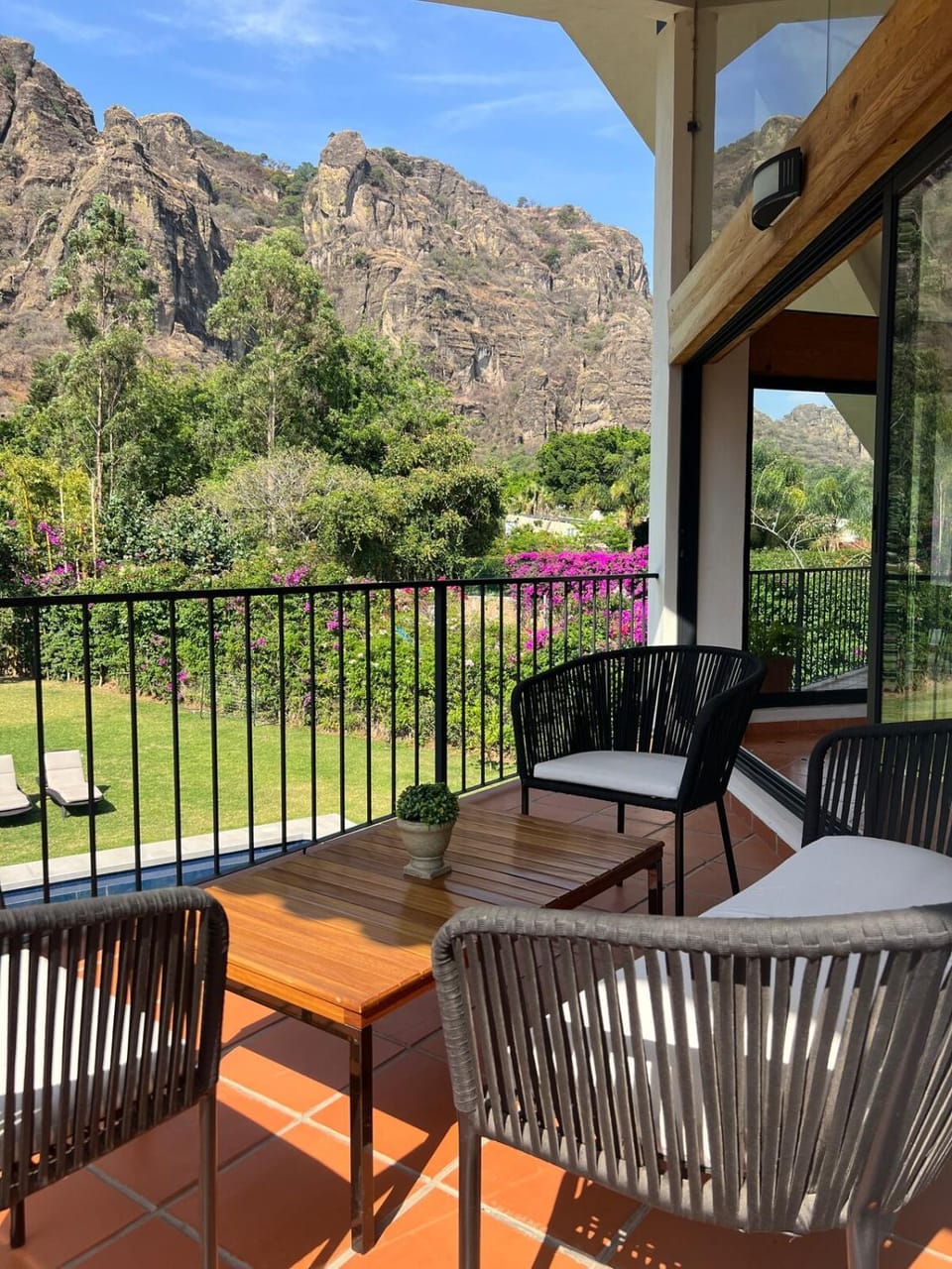 La mejor vista de la montaña Alberca y jacuzzi House in Tepoztlan