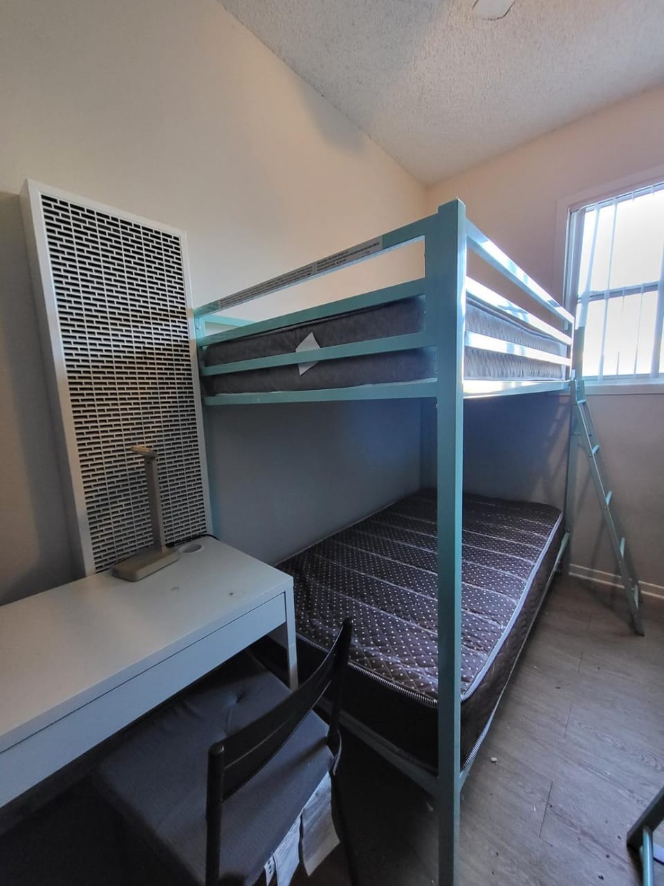 Bunk bed spot available, Central LA Hostel in San Fernando Valley