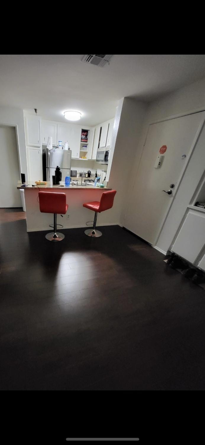 Bunk bed spot available, Central LA Hostel in San Fernando Valley