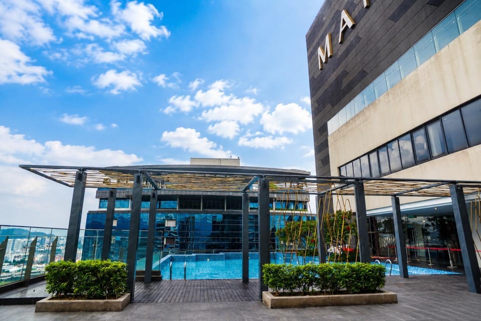Property building, Day, Pool view, Swimming pool