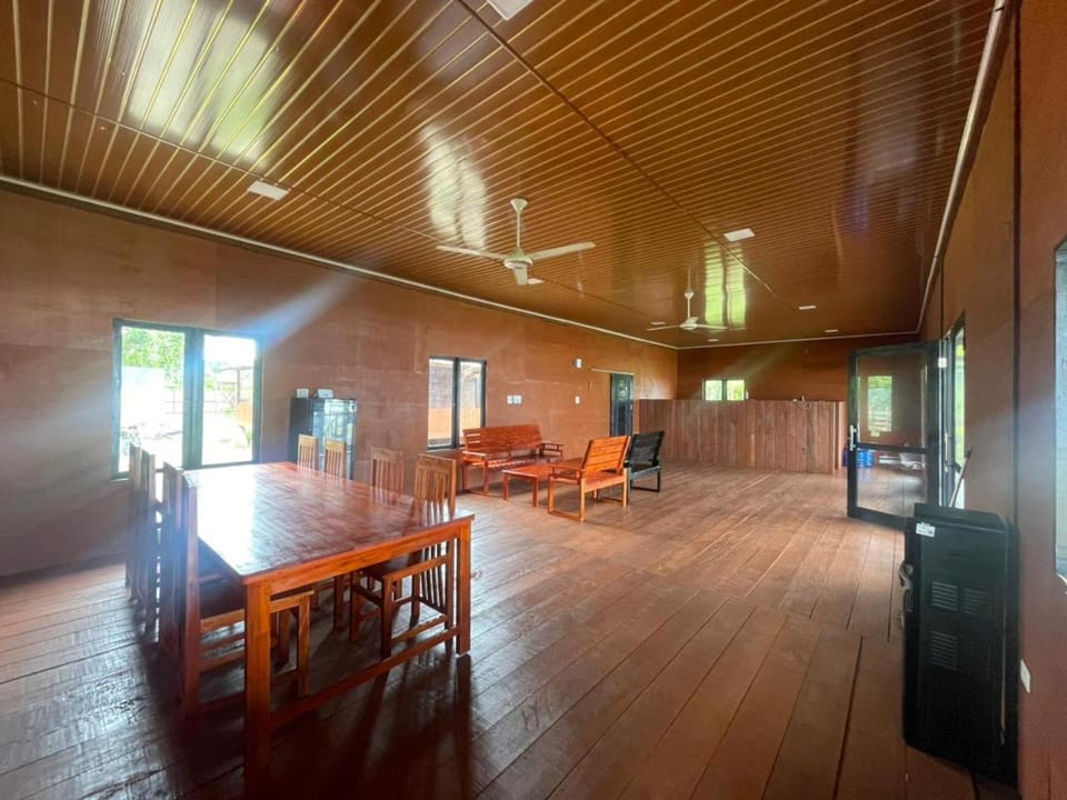 Restaurant/places to eat, Dining area