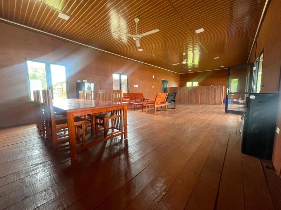 Restaurant/places to eat, Dining area