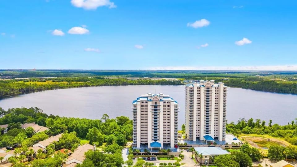 Lakefront Resort Condo near Disney & Epic Universe Apartment in Orlando
