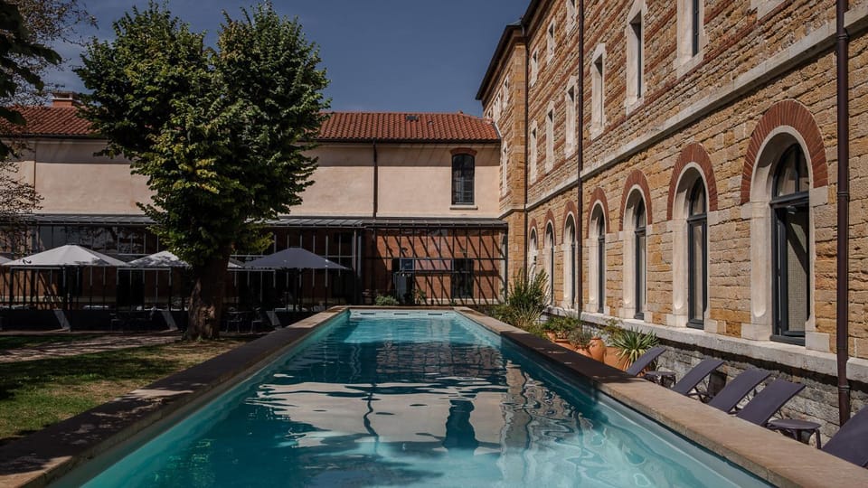 Property building, Garden, Garden view, Pool view, Swimming pool